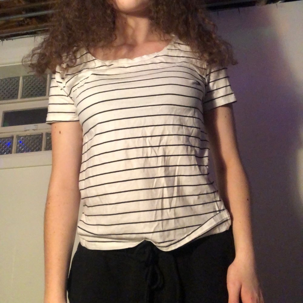 BASIC WHITE STRIPPED TEE